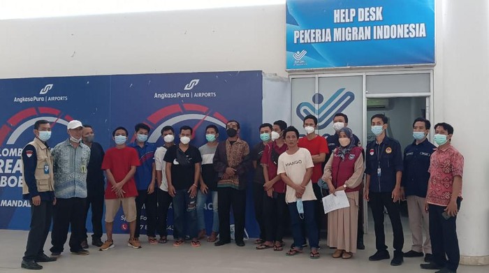Sembilan PMI korban kapal tenggelam di Malaysia pulang ke NTB setelah dideportasi dari Malaysia.