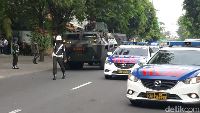 Simulasi rekayasa lalu lintas menjelang pernikahan adik Jokowi, Idayati dengan Ketua KPK Anwar Usman, Rabu (25/5/2022).