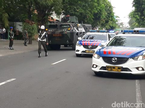 Simulasi rekayasa lalu lintas menjelang pernikahan adik Jokowi, Idayati dengan Ketua KPK Anwar Usman, Rabu (25/5/2022).