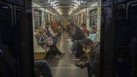 Pasukan Ukraina berhasil memaksa pasukan Rusia pergi dari Kharkiv. Kondisi kota yang dinilai mulai membaik jadi alasan kereta bawah tanah mulai dioperasikan kembali.