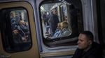 Kereta Bawah Tanah di Kharkiv Kembali Beroperasi, Begini Suasananya
