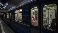 Kereta bawah tanah Kharkiv kembali beroperasi pada Selasa pagi setelah ditutup selama lebih dari dua bulan selama operasi militer Rusia merebut kota itu.