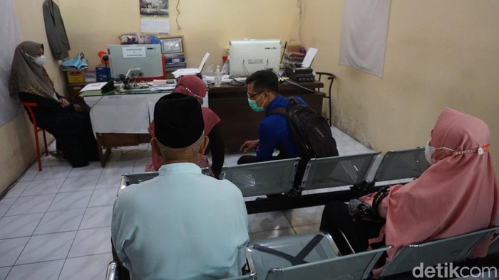 Suasana pendaftaran haji di kantor Kemenag Mojokerto