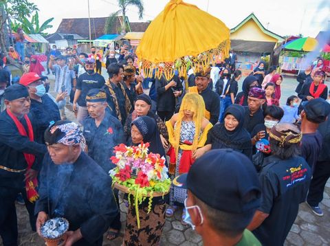 Ada empat tarian yang identik dengan Banyuwangi. Empat tarian itu juga tidak bisa dilepaskan dari hal berbau mistis.