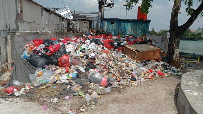 Tumpukan sampah di Depok (dok. Istimewa)