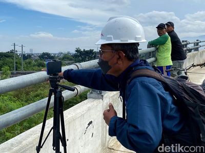 Lihat Gaya Youtuber Infrastruktur, Berani Panas-panasan demi Content