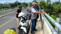 Tak cuma kereta cepat, salah seorang youtuber infrastruktur yakni Fauzi Tamim (60) juga mengikuti perkembangan infrastruktur lainnya seperti pembangunan Jalan Tol Cisumdawu dan Tol Gedebage Tasik Cilacap (Getaci).