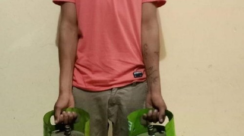 Unit Reskrim Polsek Bolo Polres Bima Polda NTB Mengungkap dan meringkus Salah satu terduga pelaku Curat di Desa Tambe Kecamatan Bolo Kabupaten Bima Senin,(23/05/22).