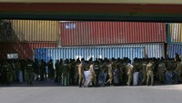 Sebagai informasi, Imran Khan digulingkan dari jabatannya sebagai Perdana Menteri Pakistan lewat mosi tidak percaya yang disepakati 174 anggota parlemen Pakistan pada bulan April 2022 lalu. (AP Photo/Anjum Naveed).