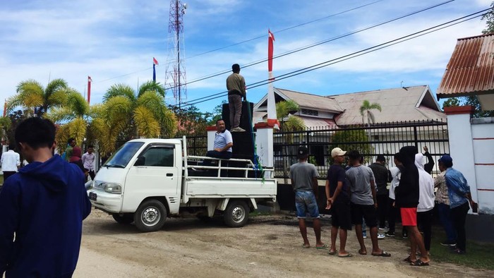 Warga Buton Selatan demo terkait penunjukan Pj Bupati yang tidak sesuai usulan Gubernur