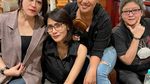Keseruan Wenny Ariani Kulineran di Restoran Bersama Sahabatnya
