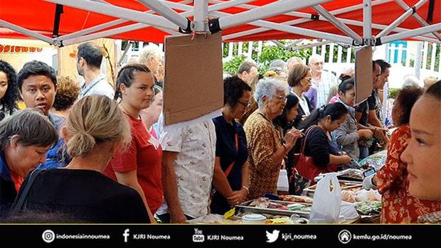 Lebih dari 2.000 pengunjung banjiri wisata kuliner Indonesia yang digelar di halaman KJRI Noumea (21/05/2022) lalu. Acara tahunan ini memang dinantikan oleh komunitas Indonesia di Kaledonia Baru maupun warga setempat.