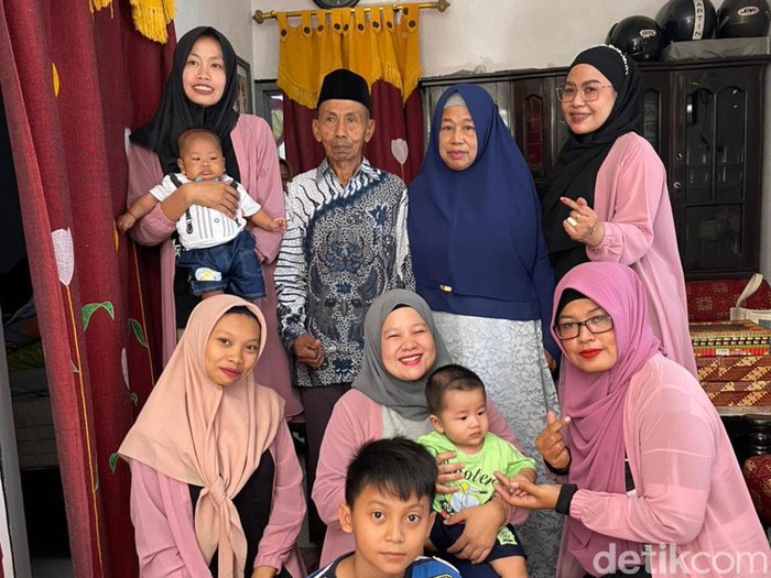 Acara lamaran bapak kandung Kiky, pemilik jasa penyelenggara pernikahan Kbsawedding. Acara lamaran bapak kandung Kiky, pemilik jasa penyelenggara pernikahan Kbsawedding.