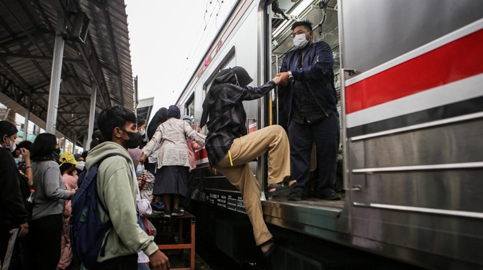 Anak Kereta Siap-siap, Ini Rute Baru KRL yang Berlaku Mulai 28 Mei PT Kereta Commuter Indonesia bersiap menerapkan rute baru KRL untuk lintas Bogor dan lintas Cikarang. Rute baru itu mulai berlaku pada 28 Mei 2022 mendatang.