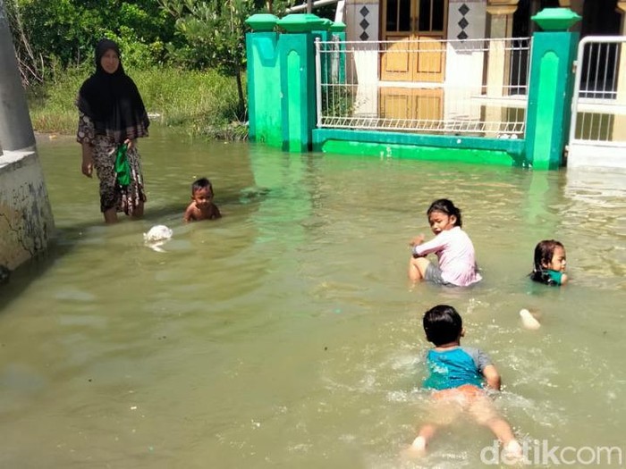 Banjir di rob di Gresik