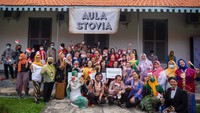 Peserta Kongres I Jaringan Bank Pangan Indonesia mengabadikan momen bersejarah Kongres pertama di depan aula STOVIA Museum Kebangkitan Nasional.