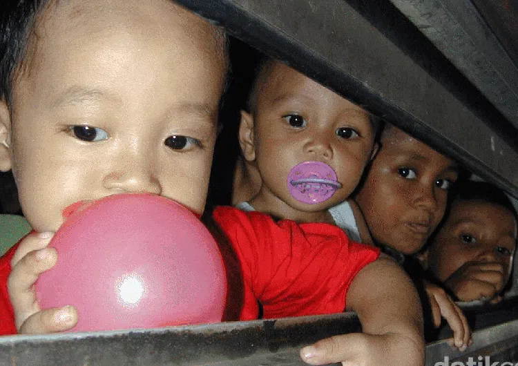 Beda Drastis! Naik Kereta Api Jadul Versus Jaman Now