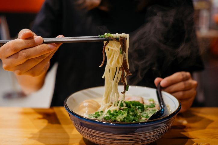 Cara Makan Ramen yang Benar Agar Rasanya Lebih Nikmat