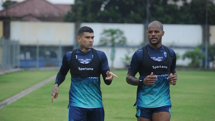 Ciro Alves berlatih perdana di Persib bersama David da Silva.