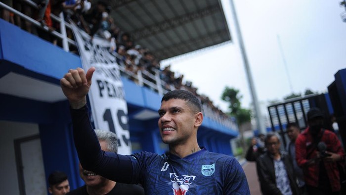 Ciro Alves berlatih perdana di Persib bersama David da Silva.