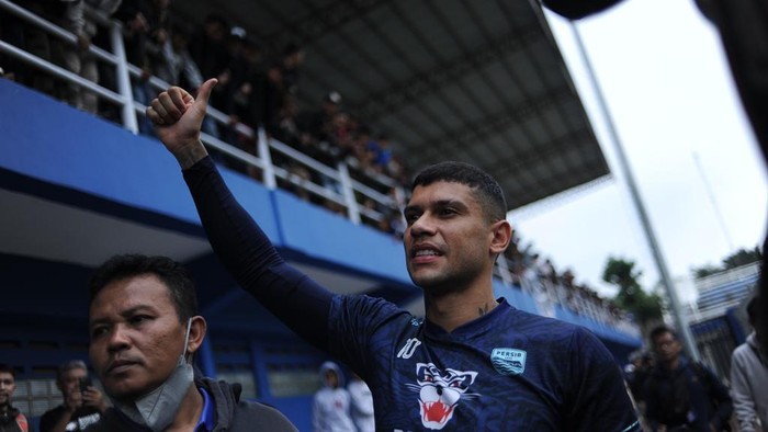 Ciro Alves berlatih perdana di Persib bersama David da Silva.