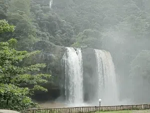 Pesona Sikembar Curug Sodong Sukabumi yang Disambangi Asesor UNESCO