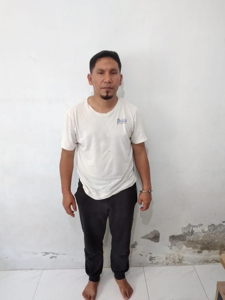 Eks Bupati Bener Meriah Ahmadi usai kedapatan menjual kulit harimau