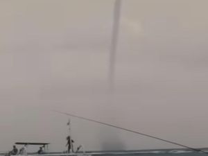 Viral Fenomena Waterspout di Perairan Sanur Bali