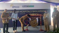 Gubernur Kalimantan Selatan H. Sahbirin Noor, didampingi Wali Kota Banjarmasin H Ibnu Sina, dan Deputy President Director PT Siloam International Hospitals Tbk Caroline Riady meresmikan Siloam Hospitals Banjarmasin, Kalimantan Selatan.