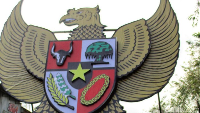 Hari Pancasila libur atau tidak? Tanggal 1 Juni adalah Hari Lahir Pancasila. Pada tanggal tersebut telah ditetapkan sebagai hari libur nasional.