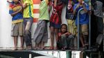 Beda Drastis! Naik Kereta Api Jadul Versus Jaman Now