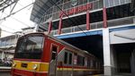 Beda Drastis! Naik Kereta Api Jadul Versus Jaman Now