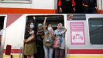Beda Drastis! Naik Kereta Api Jadul Versus Jaman Now