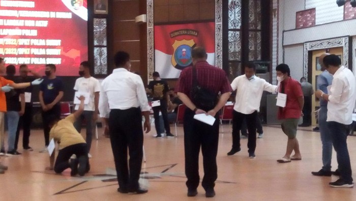 Dewa saat berada di ruang rekontruksi. Foto: Datuk Haris Molana/detikSumut