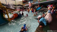 Salah satunya dengan berenang.