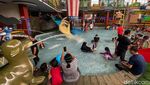 Meriah Libur Kenaikan Isa Almasih, Kolam Renang Banjir Anak-anak