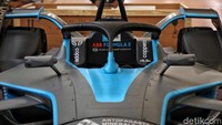 Managing Director Organizing Committee Jakarta E-Prix 2022 Widi Amanasto menambahkan mobil yang diunboxing hari ini merupakan replika. Namun mobil ini sempat dipakai untuk balap.