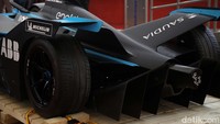 Sahroni mengatakan balap Formula E Jakarta tidak ada tes lintasan sirkuit. Balap Formula E di Ancol akan berlangsung satu hari penuh.