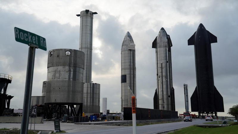 Starship prototypes are pictured at the SpaceX South Texas launch site in Brownsville, Texas, U.S., May 22, 2022. Picture taken May 22, 2022. REUTERS/Veronica G. Cardenas