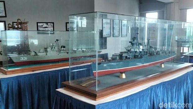 Miniatur kapal perang TNI AL di Museum Monjaya