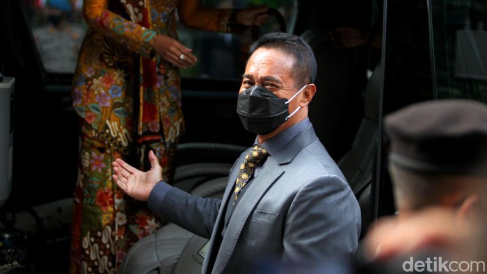 Momen Ganjar-Prabowo Hadiri Akad Nikah Ketua MK dan Adik Jokowi Pernikahan Ketua MK Anwar Usman dan adik Jokowi, Idayati dihadiri sejumlah tokoh. Di antaranya Gubernur Jawa Tengah Ganjar Pranowo-Menhan Prabowo Subianto.