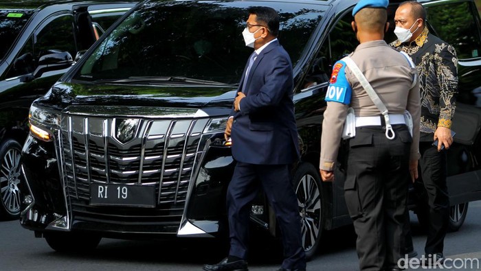 Momen Ganjar-Prabowo Hadiri Akad Nikah Ketua MK dan Adik Jokowi Pernikahan Ketua MK Anwar Usman dan adik Jokowi, Idayati dihadiri sejumlah tokoh. Di antaranya Gubernur Jawa Tengah Ganjar Pranowo-Menhan Prabowo Subianto.