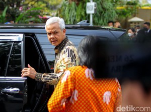 Dicap Kemlinthi oleh Elite PDIP, Ganjar Membantah-FX Rudy Ikut Menyanggah
