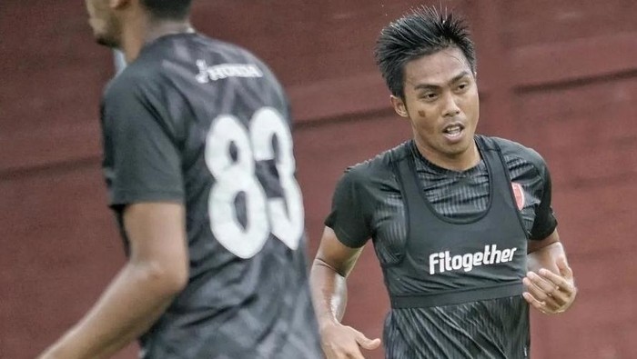 Pemain PSM Makassar Erwin Gutawa