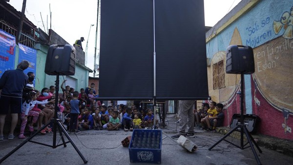 Menariknya, festival film itu digelar di sebuah permukiman padat di kawasan Caracas, ibu kota Venezuela.  