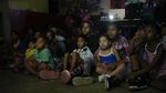 Kampung Begal di Venezuela Disulap Jadi Bioskop Dadakan