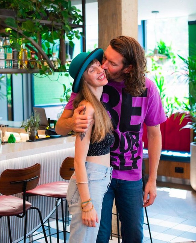 Lacey dan Flynn pun mengaku bahwa mereka tidak sengaja membuat konsep podcast seks tersebut. Foto: dok. Instagram