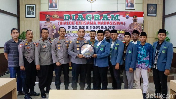 Polisi dialog bersama mahasiswa di Jombang
