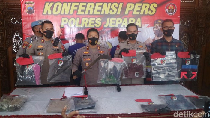 Polres Jepara jumpa pers terkait kasus pengeroyokan usai konser dangdut, Kamis (26/5/2022).