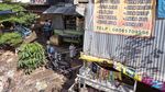 Potret Unik Belanja di Warung Kerek, Pakai Tali dan Ember